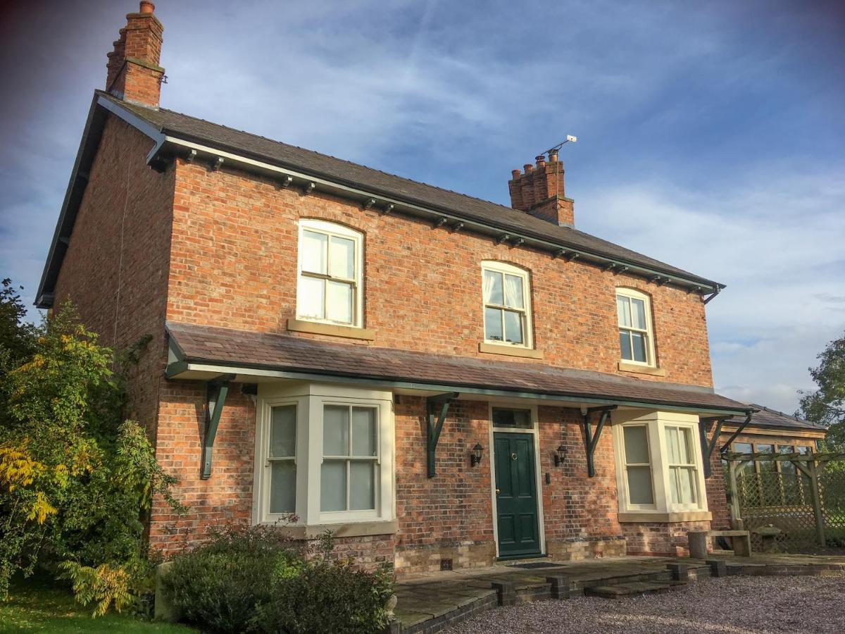 Hollies Farm B&B Wrexham Esterno foto