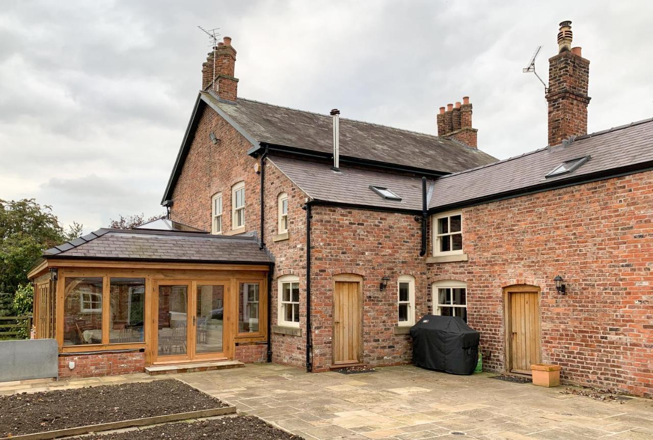 Hollies Farm B&B Wrexham Esterno foto