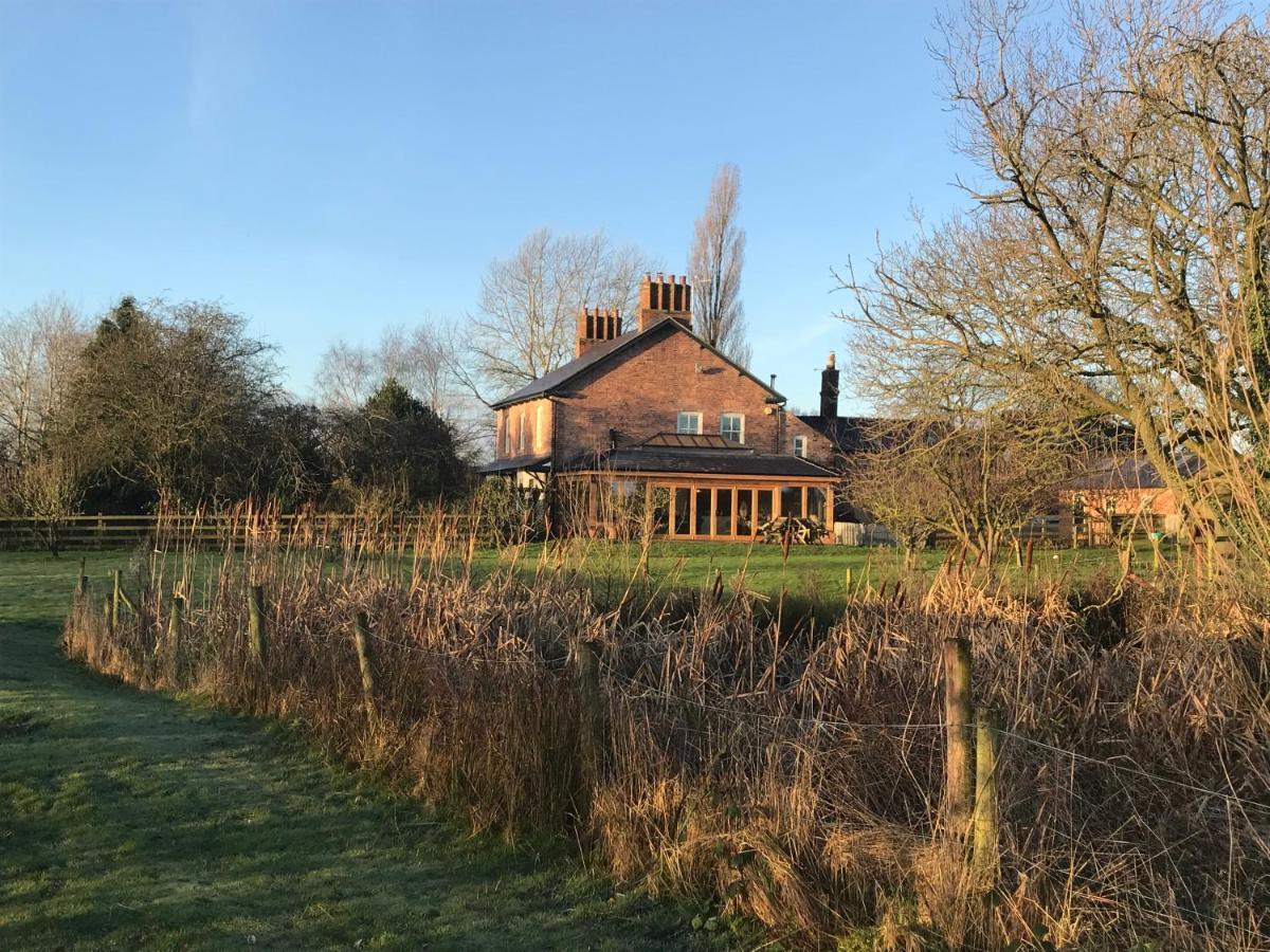 Hollies Farm B&B Wrexham Esterno foto