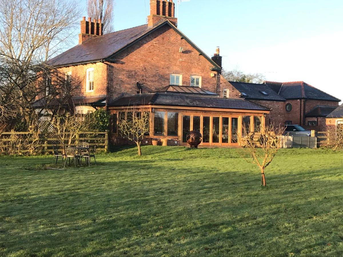 Hollies Farm B&B Wrexham Esterno foto